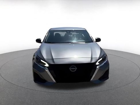 Used 2025 Nissan Altima 2.5 SV FWD image 4