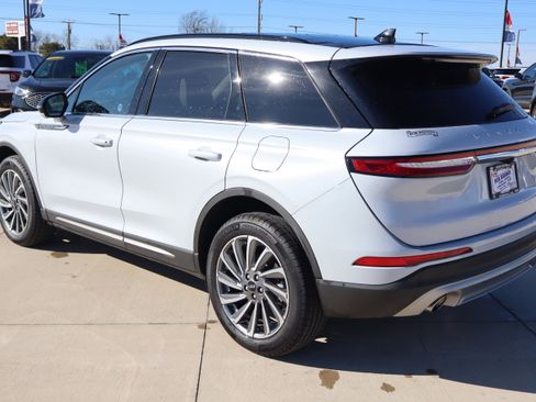 Used 2025 Lincoln Corsair Reserve image 7