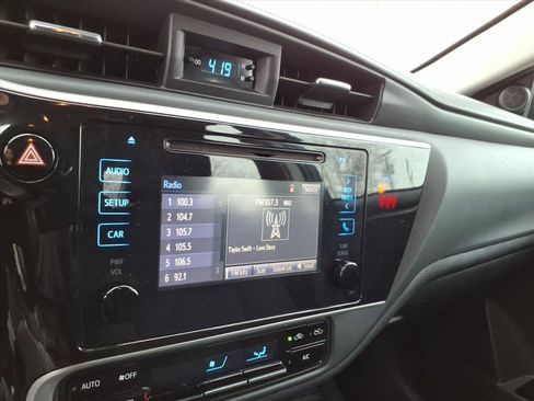 Used 2018 Toyota Corolla LE image 19