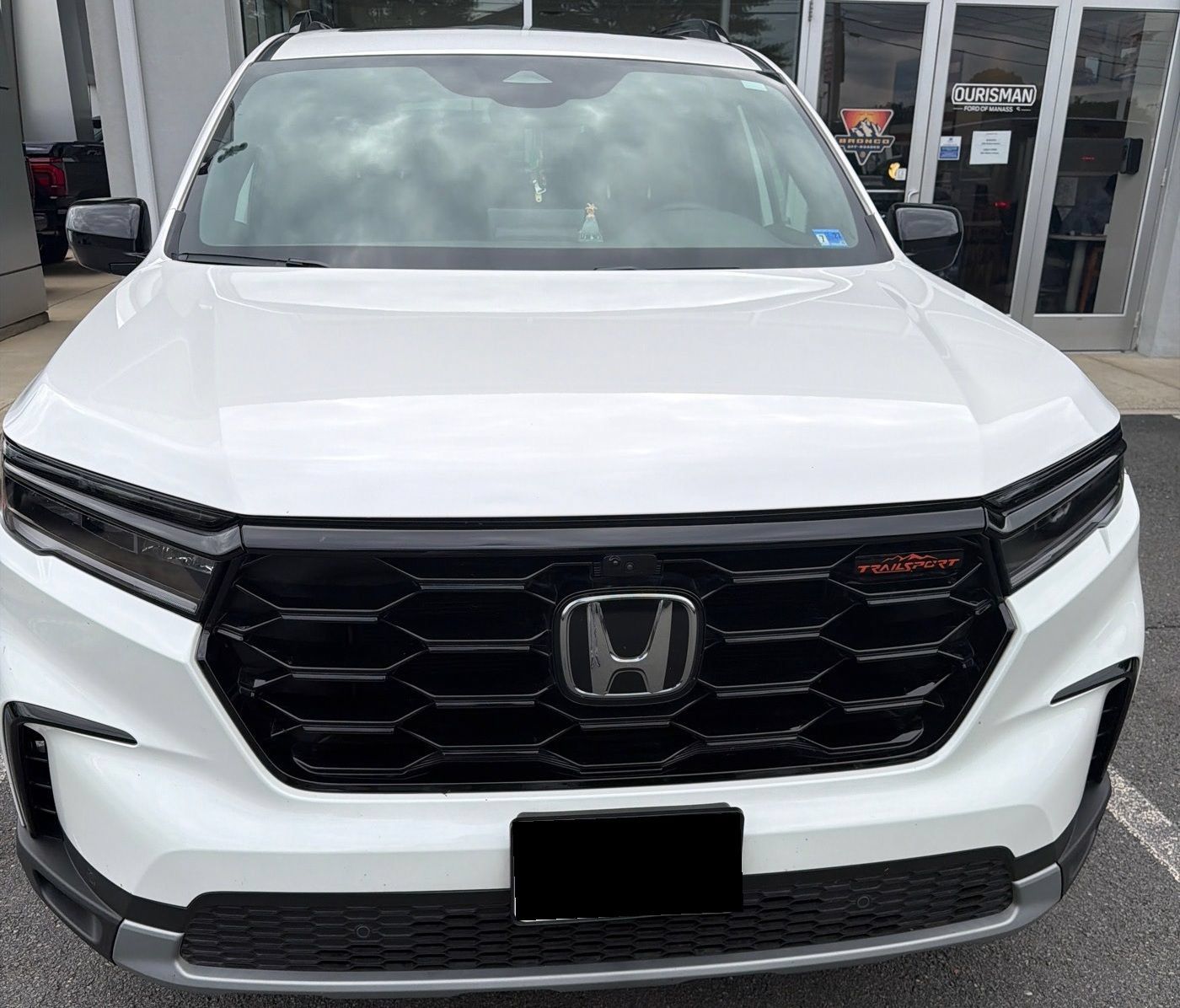 Used 2025 Honda Pilot TrailSport image 2