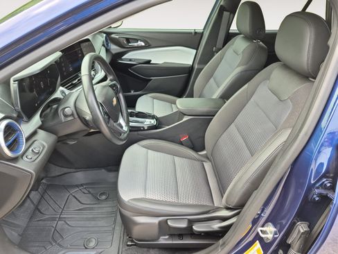 Used 2024 Chevrolet Trax LT w/ Driver Confidence Package FWD image 21