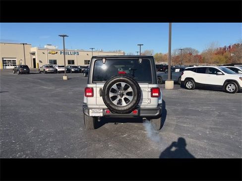 Used 2022 Jeep Wrangler Unlimited Sahara image 7