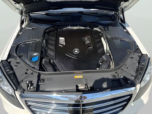 Used 2018 Mercedes-Benz S 560 4MATIC Sedan image 16