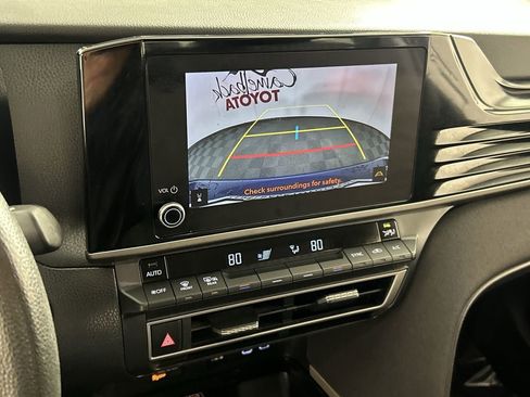 Used 2025 Toyota Camry LE image 17