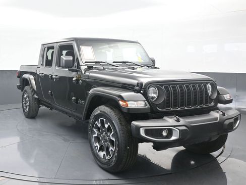 Used 2024 Jeep Gladiator Sport w/ Premium Package image 9