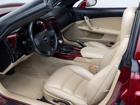 Used 2007 Chevrolet Corvette Coupe w/ Preferred Equipment Group RWD image 25