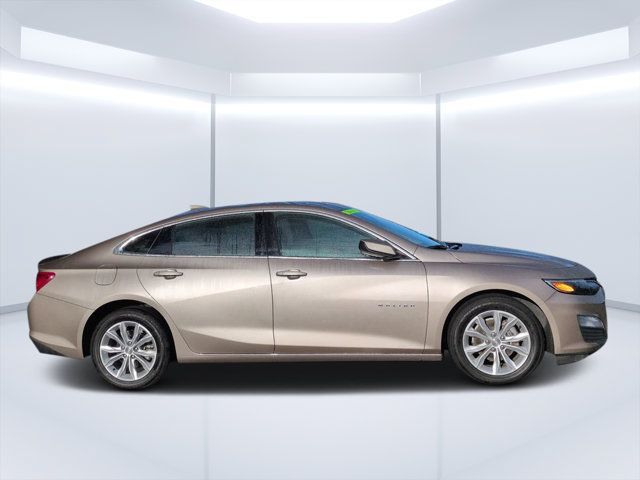 Used 2025 Chevrolet Malibu LT FWD image 2