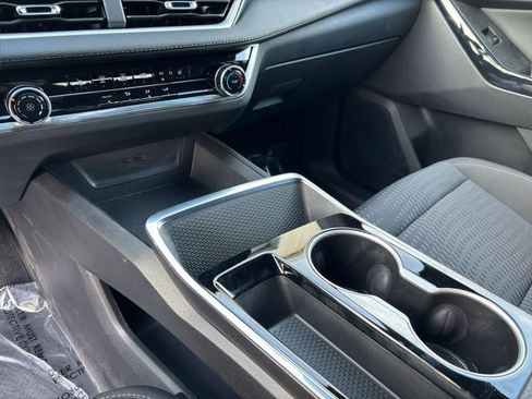 Used 2025 Chevrolet Equinox LT image 41