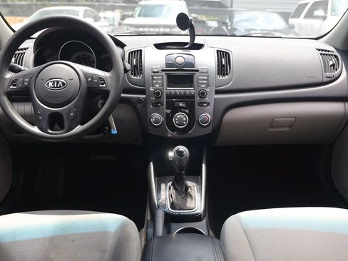 Used 2013 Kia Forte EX FWD image 2
