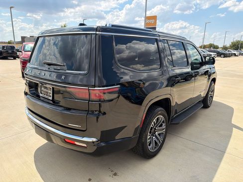 Used 2024 Jeep Wagoneer Series II w/ Flexible Seating Group RWD image 5