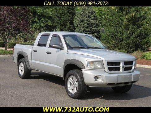 Used 2011 Dodge Dakota Big Horn image 3