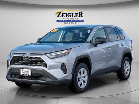 Used 2024 Toyota RAV4 LE AWD/4WD image 3