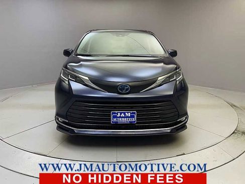 Used 2021 Toyota Sienna XLE image 8