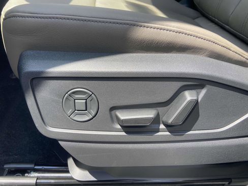 New 2025 Audi Q5 Premium image 18