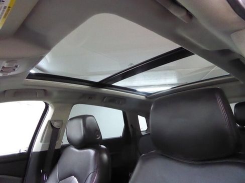 Used 2010 Cadillac SRX Premium image 17