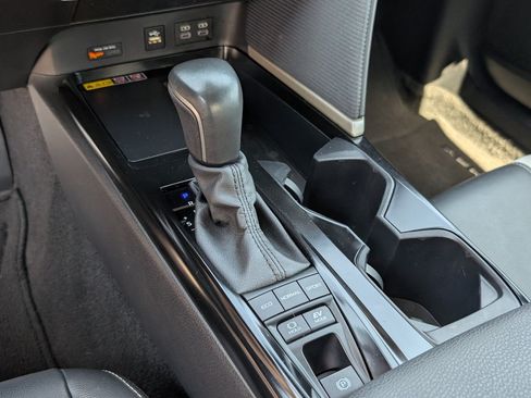 Used 2025 Toyota Camry SE FWD image 16