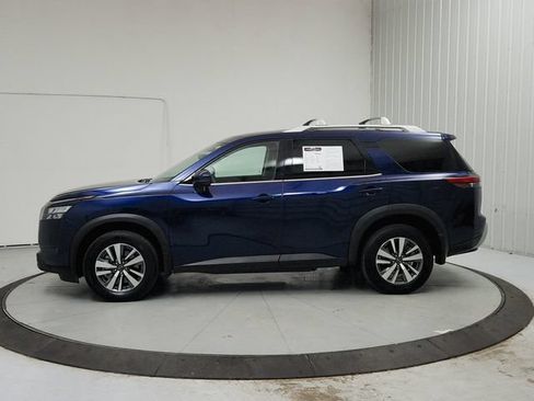 Used 2025 Nissan Pathfinder SL FWD image 4