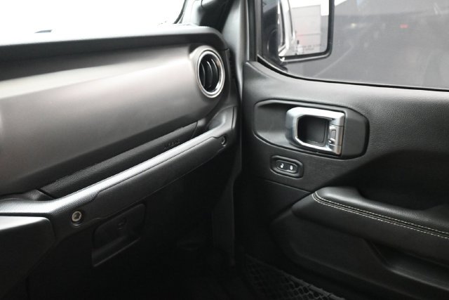 Used 2020 Jeep Gladiator Rubicon w/ Uconnect 4C Nav & Sound Group AWD/4WD image 8
