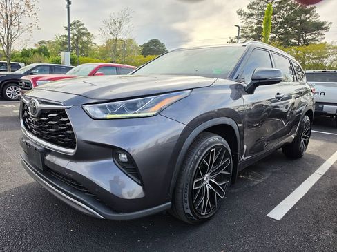 Used 2022 Toyota Highlander Platinum image 4