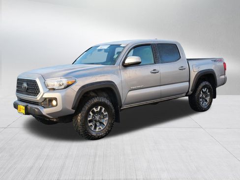Certified 2018 Toyota Tacoma TRD Off-Road image 3