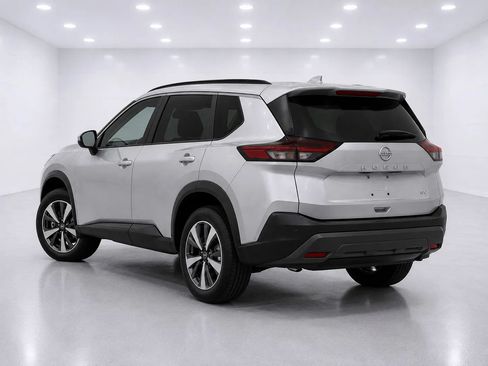 Used 2025 Nissan Rogue SV AWD/4WD image 3