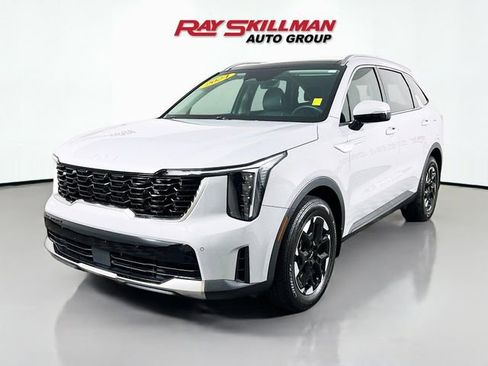 Used 2024 Kia Sorento S w/ Panoramic Sunroof Package image 3