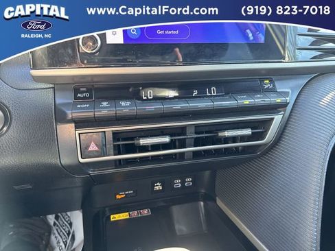 Used 2025 Toyota Camry SE image 28