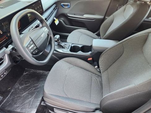 New 2025 Kia K4 LXS image 9