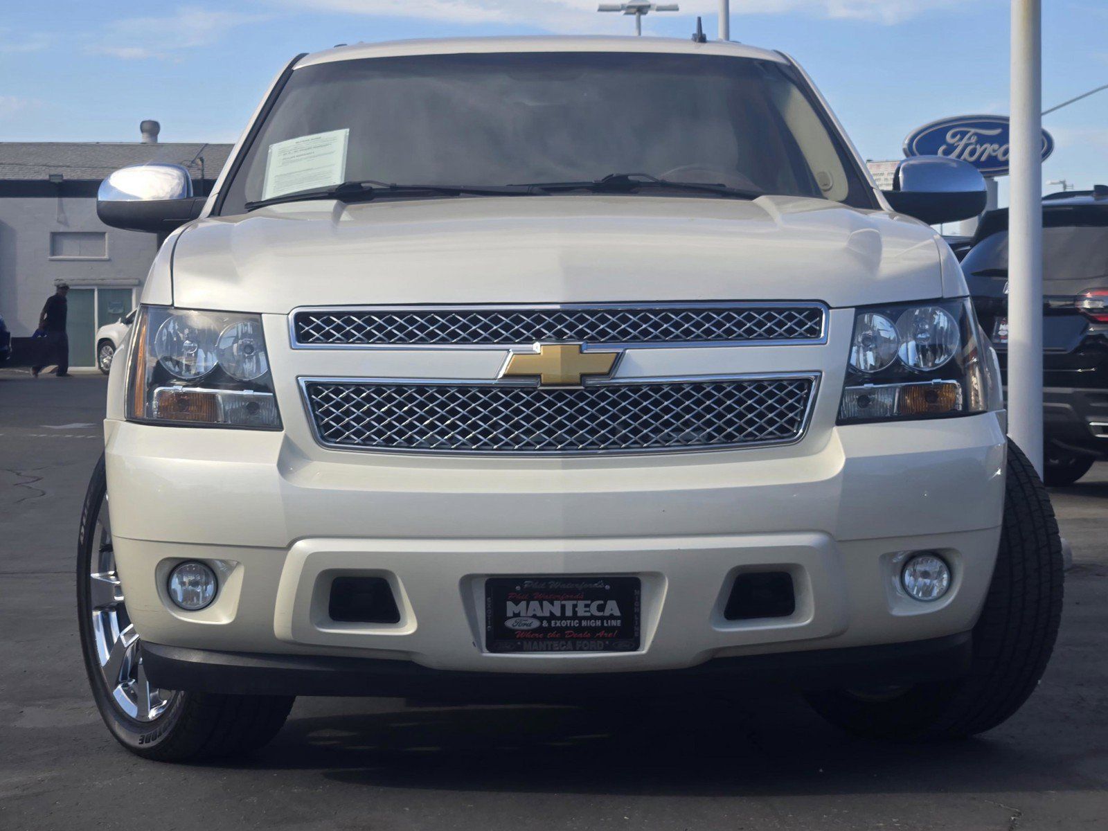 Used 2013 Chevrolet Suburban LTZ RWD image 2