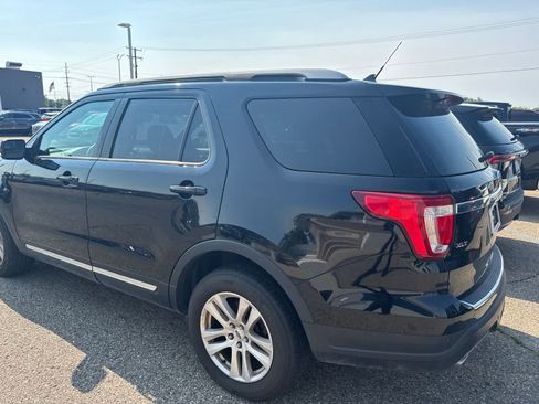 Used 2018 Ford Explorer XLT w/ Equipment Group 202A AWD/4WD image 19