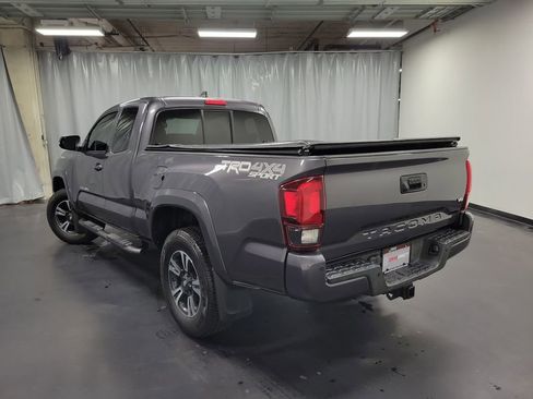 Used 2019 Toyota Tacoma TRD Sport image 6