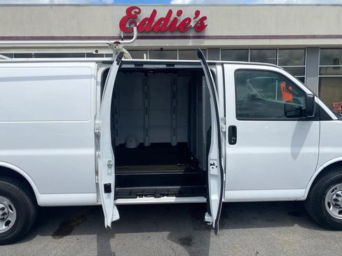 Used 2018 Chevrolet Express 2500 Extended RWD image 19