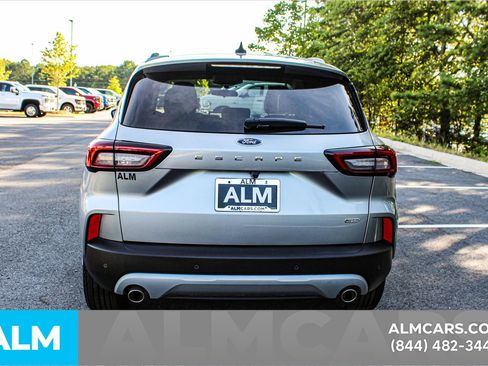 Used 2023 Ford Escape SE image 11