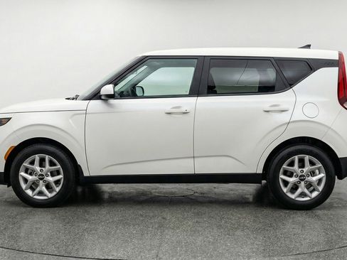 Used 2025 Kia Soul LX w/ LX Technology Package FWD image 5