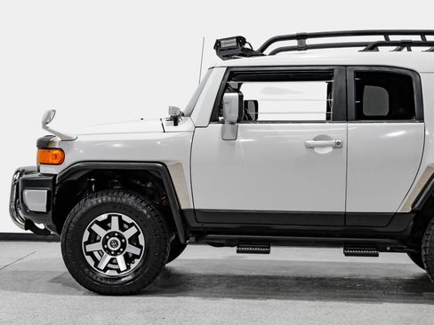 Used 2014 Toyota FJ Cruiser 4WD w/ Upgrade Package image 14