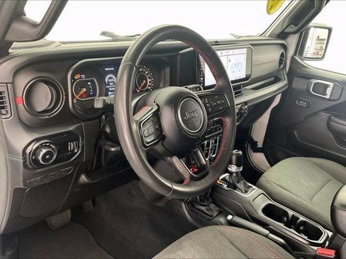 Used 2024 Jeep Wrangler Unlimited Rubicon AWD/4WD image 14