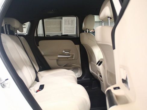 Used 2025 Mercedes-Benz GLA 250 4MATIC image 24