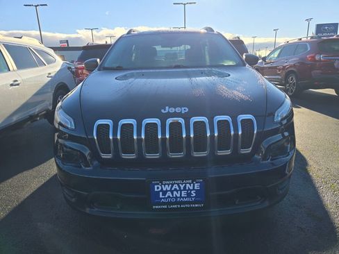 Used 2016 Jeep Cherokee Sport image 2