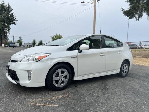 Used 2015 Toyota Prius Two FWD image 9