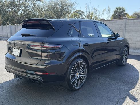Certified 2023 Porsche Cayenne Turbo S image 5