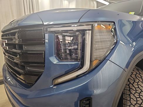 Used 2025 GMC Sierra 1500 Elevation image 33