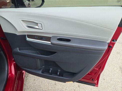 Used 2023 Toyota Sienna XLE image 7