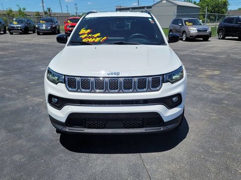 Used 2024 Jeep Compass Latitude AWD/4WD image 4