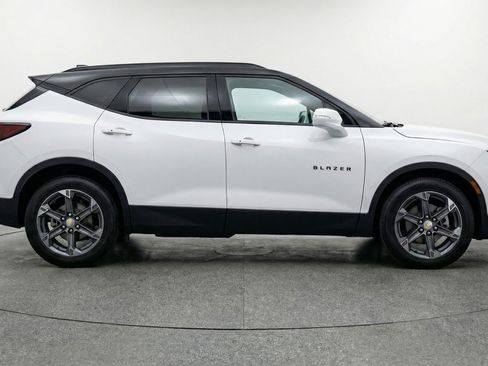 Used 2025 Chevrolet Blazer LT image 11