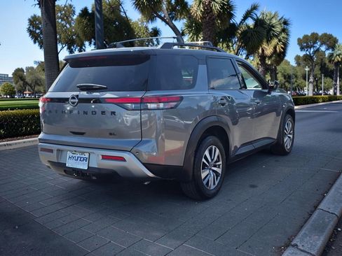 Used 2023 Nissan Pathfinder SL FWD image 5