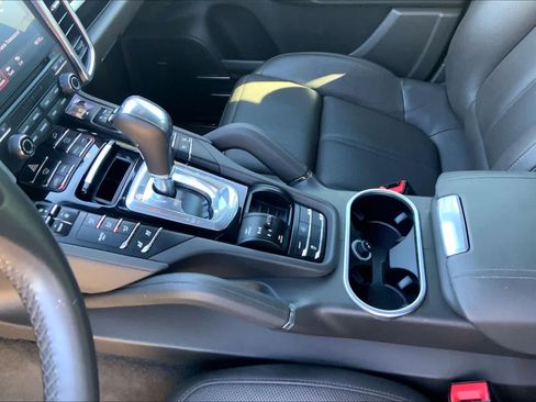 Used 2018 Porsche Cayenne S AWD/4WD image 17