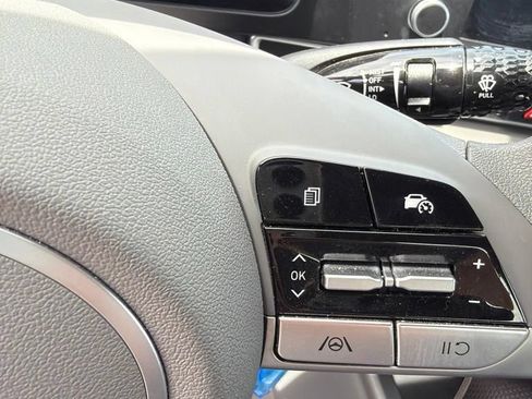 Used 2025 Hyundai Elantra SE FWD image 15