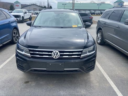 Used 2021 Volkswagen Tiguan SE image 2