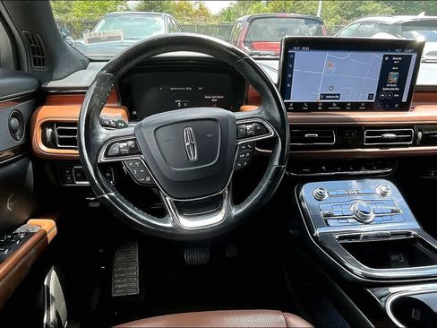 Used 2022 Lincoln Nautilus Reserve w/ Equipment Group 201A AWD/4WD image 8