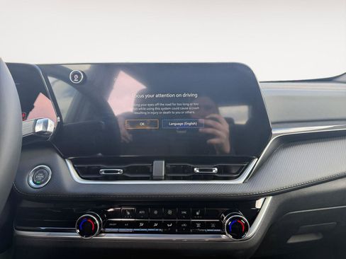 New 2026 Chevrolet Equinox LT w/ Convenience Package II image 14